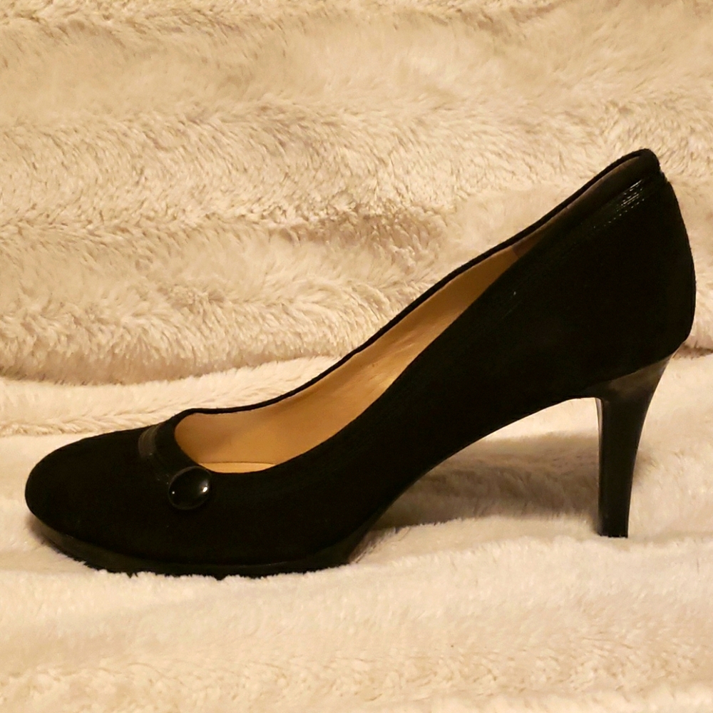 Classic Suede Nine West Pumps